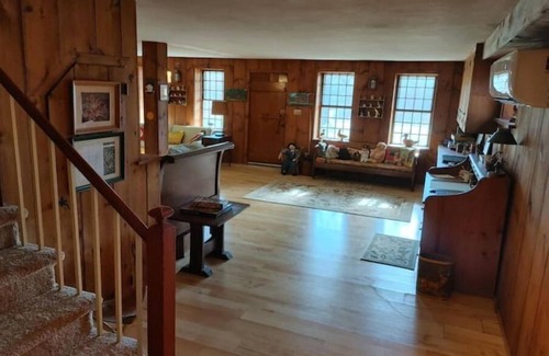 Lee House | Charming Country Farmhouse Retreat in the Berkshires