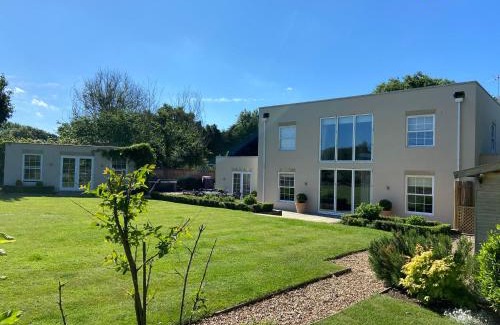 Horton House | Inviting Country House with Hot Tub & Pool Table