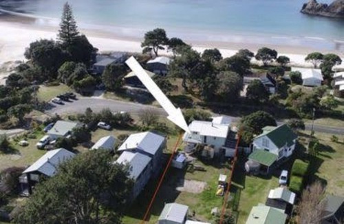 Whangapoua House | Cozy Kiwi Bach - Steps from New Zealand's Best Beach