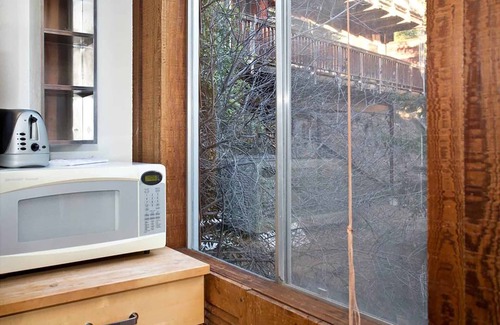 Berkeley Apartment | Scenic View Condo with Spa, Near UC Berkeley Stadium