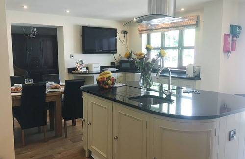 Llangammarch Wells Cottage | Family-Friendly Retreat with Enclosed Garden for Pets