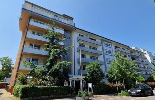 Stuhlinger-Eschholz Apartment | Large double room with bathtub/WC