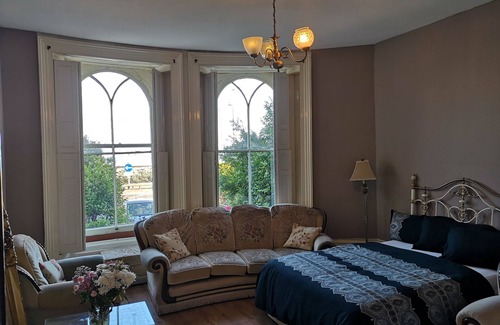 Dover House | Comfortable Double Room at Regency Property by the Cliffs