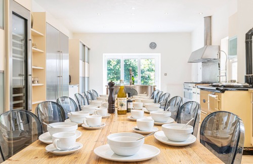 Swineford House | Elegant Retreat Between Bristol and Bath with Spa & Ocean Views