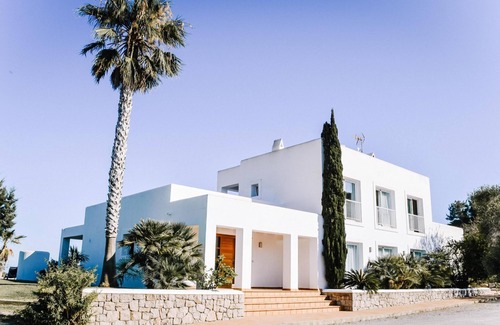 Sant Rafael de Sa Creu Villa | Spacious Villa Near Ibiza Town with Pool and Spa Amenities