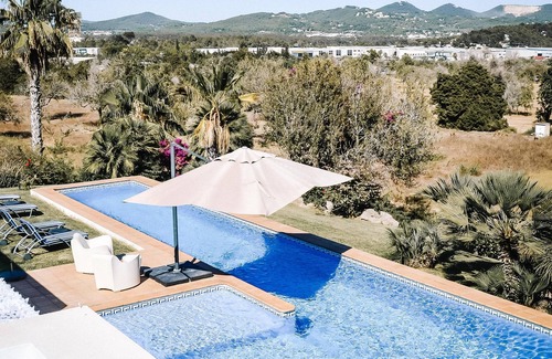 Sant Rafael de Sa Creu Villa | Spacious Villa Near Ibiza Town with Pool and Spa Amenities