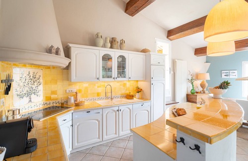 Lorgues Villa | Large estate with authentic Provencal villa
