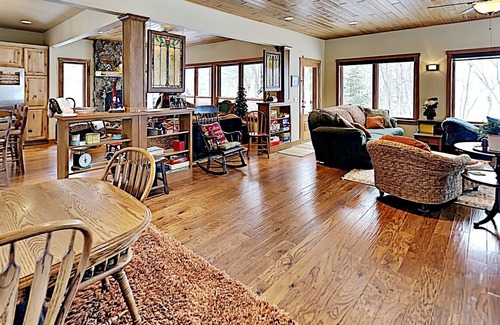 New Auburn Cabin | Guest Rated 9.8: Executive Lake Home in Northern Wisconsin
