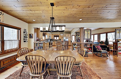 New Auburn Cabin | Guest Rated 9.8: Executive Lake Home in Northern Wisconsin