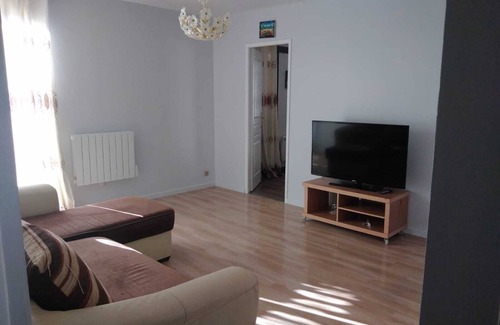 Pierrelaye House | Spacious F3 Apartment with Balcony and Kitchen Amenities
