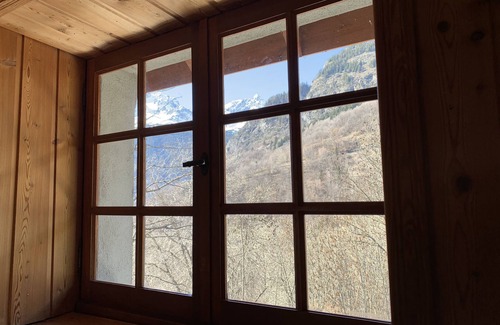Oz Ski Chalet | Spacious Family Chalet in Oz-Vaujany with Pool Access