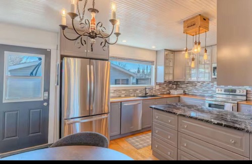 Airdrie House | Large Family-Friendly 3BE Home | Easy Access to QE2