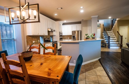 Frisco House | LARGE, FAMILY FRIENDLY HOME, POOL OASIS, CLOSE TO PGA/STAR/TOYOTA STADIUM nn