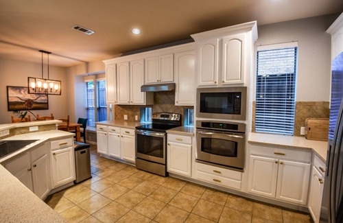 Frisco House | LARGE, FAMILY FRIENDLY HOME, POOL OASIS, CLOSE TO PGA/STAR/TOYOTA STADIUM nn
