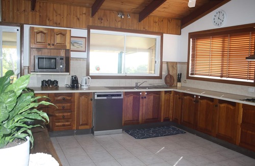Iluka House | Family-Friendly Home with Pool and Ocean Views - Rated 9.8