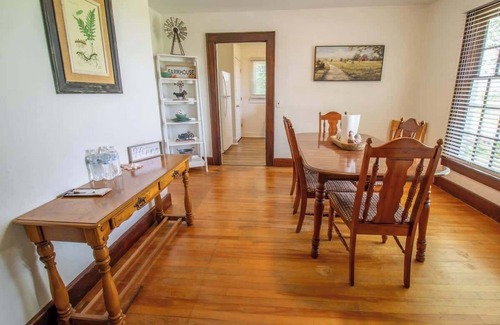 Columbia House | Large family home w dinning by Lindsey Wilson
