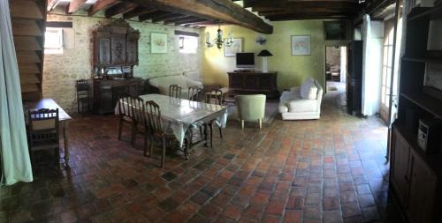 Cussay House | Family Retreat in Serene South Touraine with Pool Access