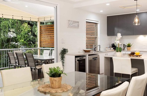 Taringa House | Large Family Pool Home in Taringa|6km to CBD|Pets