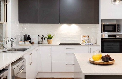 Taringa House | Large Family Pool Home in Taringa|6km to CBD|Pets