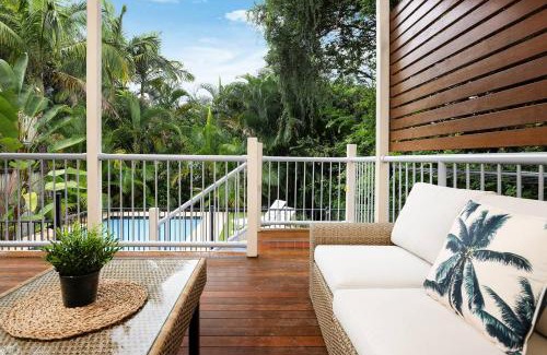 Taringa House | Large Family Pool Home in Taringa 6km to CBD Pets