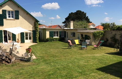 Le Cormier House | Large family seaside villa La Plaine sur mer with swimming pool and enclosed garden