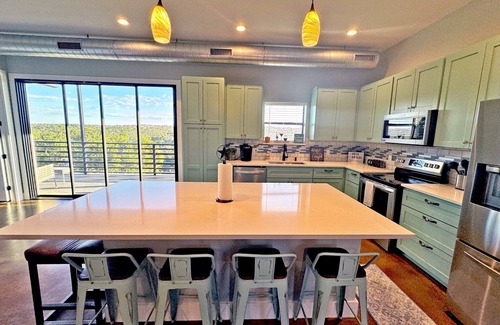 Burnet House | Large Family Villa w/Game Room~Pickleball~Firepit