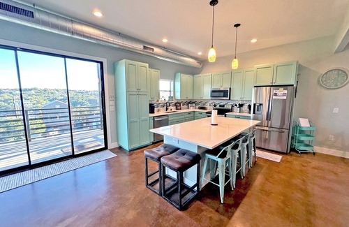 Burnet House | Large Family Villa w/Game Room~Pickleball~Firepit