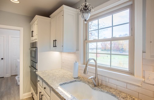 Zionsville Other | Spacious Farmhouse with Hot Tub - Perfect for Family Retreats