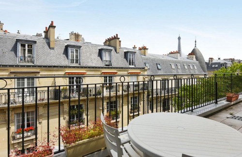 Passy Apartment | Comfortable Flat for 4 with Eiffel Tower Views and Terrace