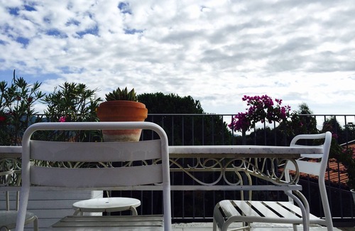 Pisa Apartment | Beautiful Villa Flat in Pisa with Oceanfront Pool