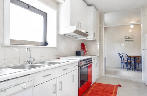 Aldoar Apartment | Ocean View Flat with Pool & Parking - Flowerstreet54