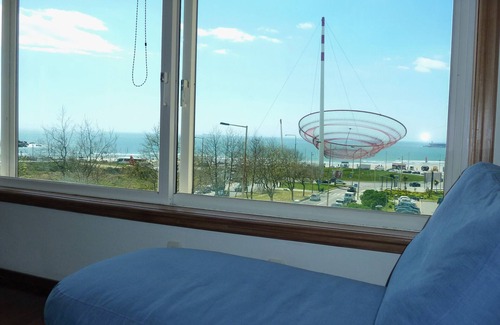 Aldoar Apartment | Ocean View Flat with Pool & Parking - Flowerstreet54