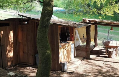 Saint-Eloy-les-Tuileries Cabin | Exceptional Nature Retreat: Furnished Tent with Pool & Breakfast