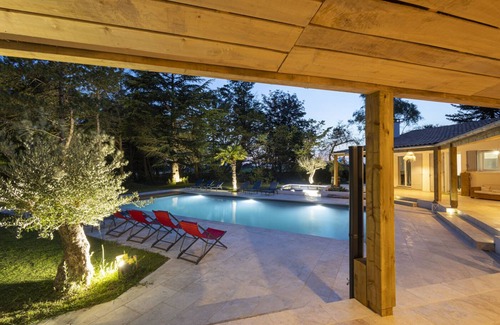 Saint-Georges-des-Coteaux Villa | Inviting Villa with Pool in Charente-Maritime for Families