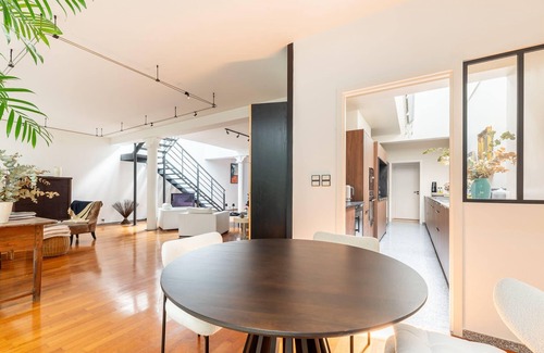 Monselet House | Renovated 250m² House with Family Amenities and Breakfast