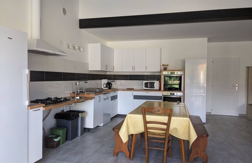 Surgeres Cottage | Spacious Gîte for 11 Near La Rochelle with Ocean Views