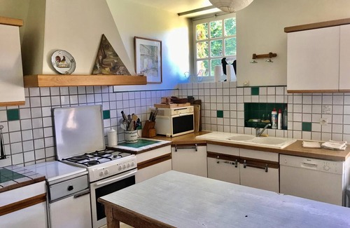 Parce-sur-Sarthe House | Spacious Farmhouse Retreat with Pool & Spa Near Paris