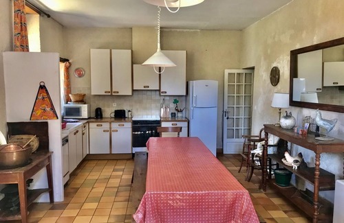 Parce-sur-Sarthe House | Spacious Farmhouse Retreat with Pool & Spa Near Paris