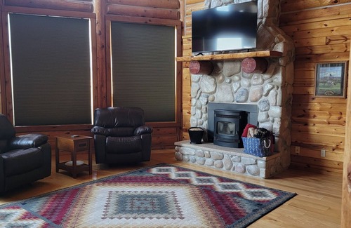 Hulett House | Inviting Log Home on Golf Course with Bike Garage & Kitchen