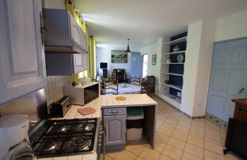 Le Tech Other | Serene Gîte by the River with Private Terrace & Pool