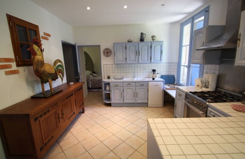 Le Tech Other | Serene Gîte by the River with Private Terrace & Pool