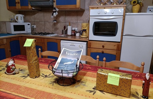 Corpe Cottage | Spacious Gîte for 9 with Pool - Pet and Child Friendly