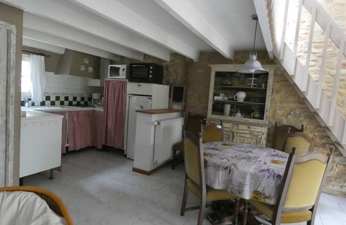 L'Isle-sur-la-Sorgue Cottage | Inviting Gîte with Private Garden & Pool, Rated 10/10