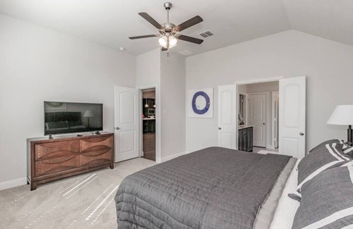 Garland House | Inviting 4BR Family Retreat with Kitchen & Child-Friendly Amenities