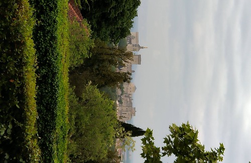 Villeneuve-les-Avignon Apartment | Spacious Ground Floor Apartment in Historic Priory