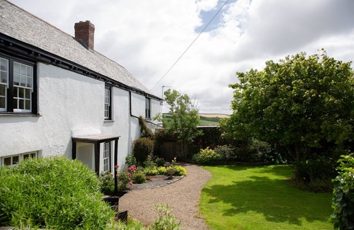 Bude House | Historic 17th Century Farmhouse with Oceanfront Views