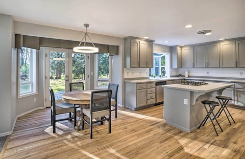 Seattle Hill-Silver Firs House | Tranquil Snohomish Home: Ideal Group Retreat with Spa