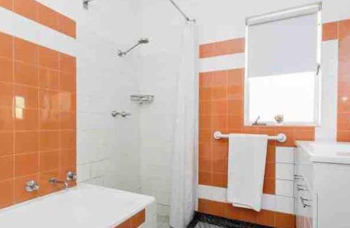 Pasadena House | Spacious Group House: Pet and Child Friendly Amenities