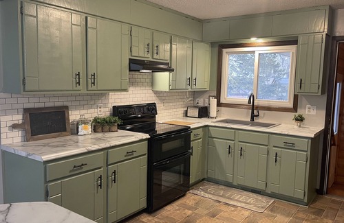 New London House | Ideal Lake Home for Large Groups – Relax Year Round
