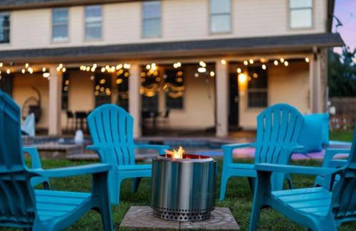 Morningside Meadows House | Ideal House for Large Gatherings with Pool & Pet-Friendly